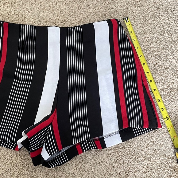 Mid Rise Striped Shorts - Picture 3 of 4